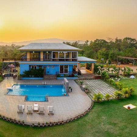 Stayvista'S Hillside Meadows - Mountainside Retreat With Farm View, Pool & Deck, Lawn & Gazebo Chinchavli エクステリア 写真