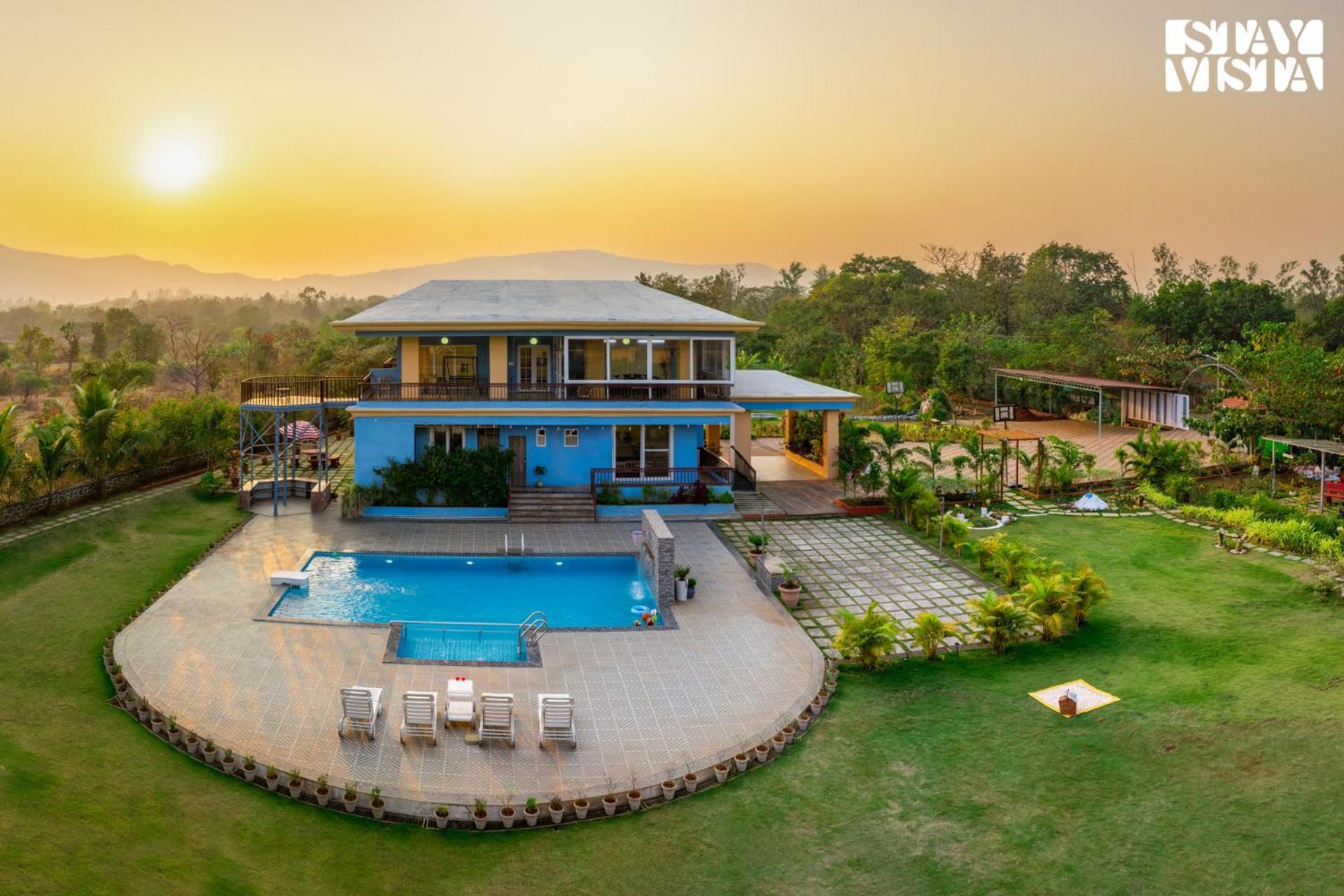Stayvista'S Hillside Meadows - Mountainside Retreat With Farm View, Pool & Deck, Lawn & Gazebo Chinchavli エクステリア 写真