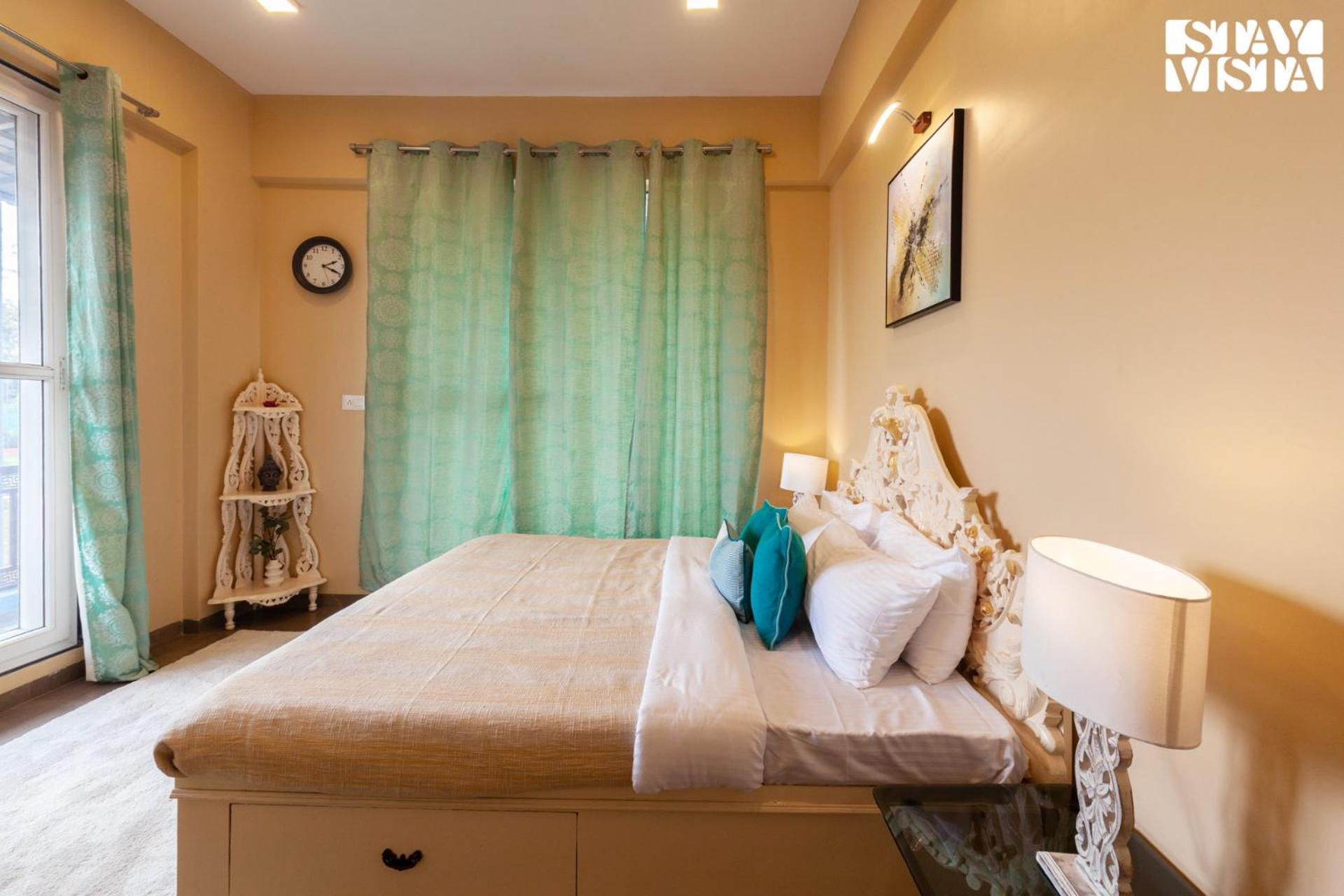 Stayvista'S Hillside Meadows - Mountainside Retreat With Farm View, Pool & Deck, Lawn & Gazebo Chinchavli エクステリア 写真
