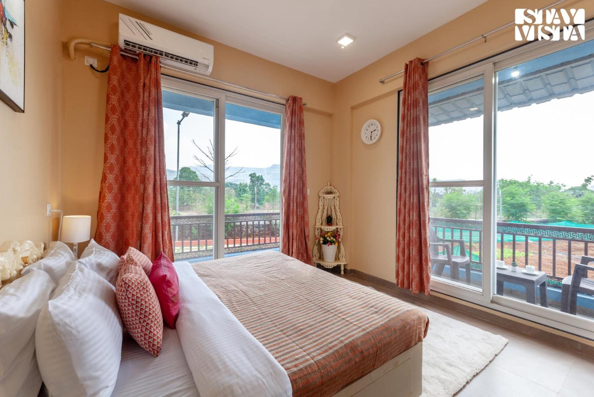Stayvista'S Hillside Meadows - Mountainside Retreat With Farm View, Pool & Deck, Lawn & Gazebo Chinchavli エクステリア 写真