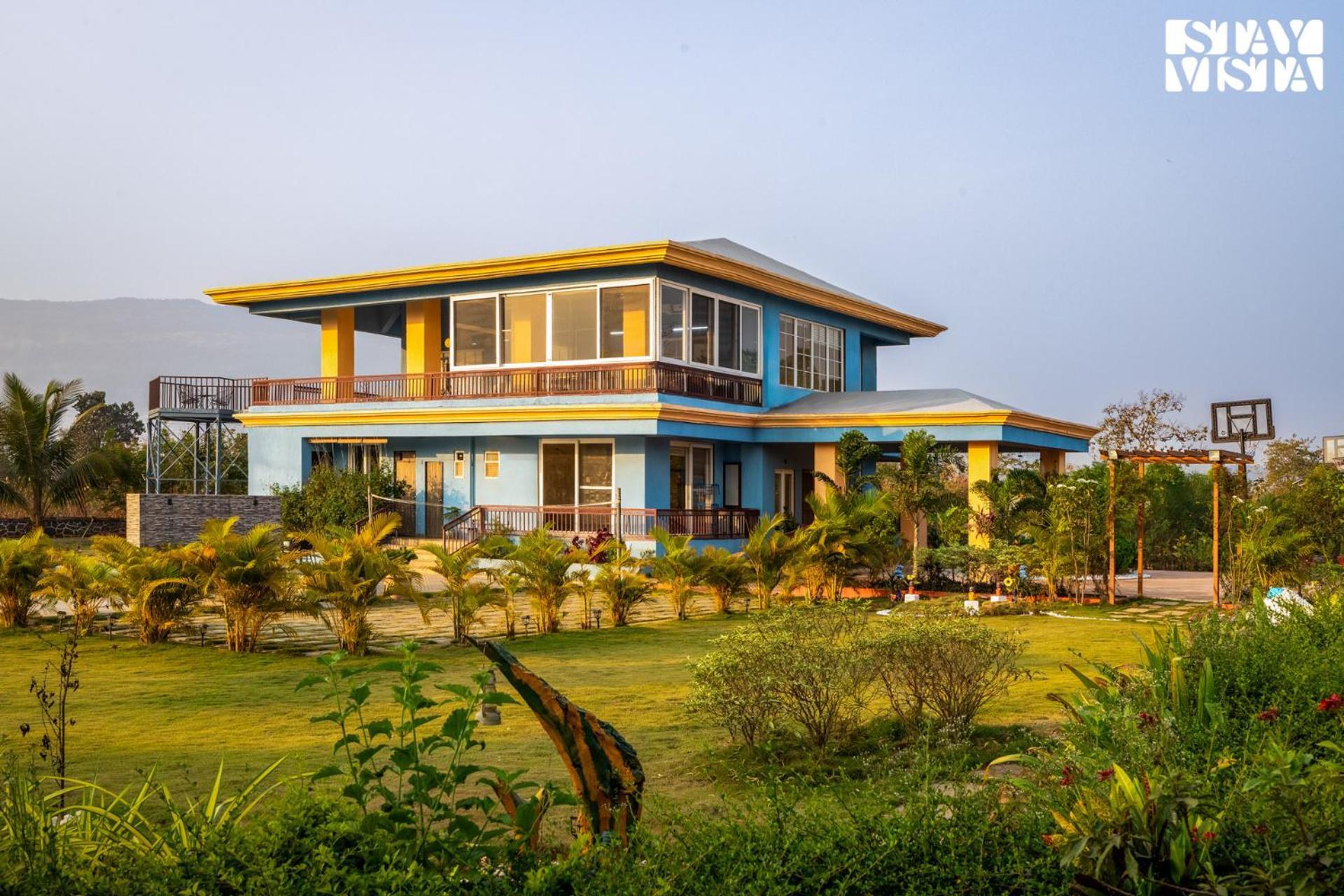Stayvista'S Hillside Meadows - Mountainside Retreat With Farm View, Pool & Deck, Lawn & Gazebo Chinchavli エクステリア 写真