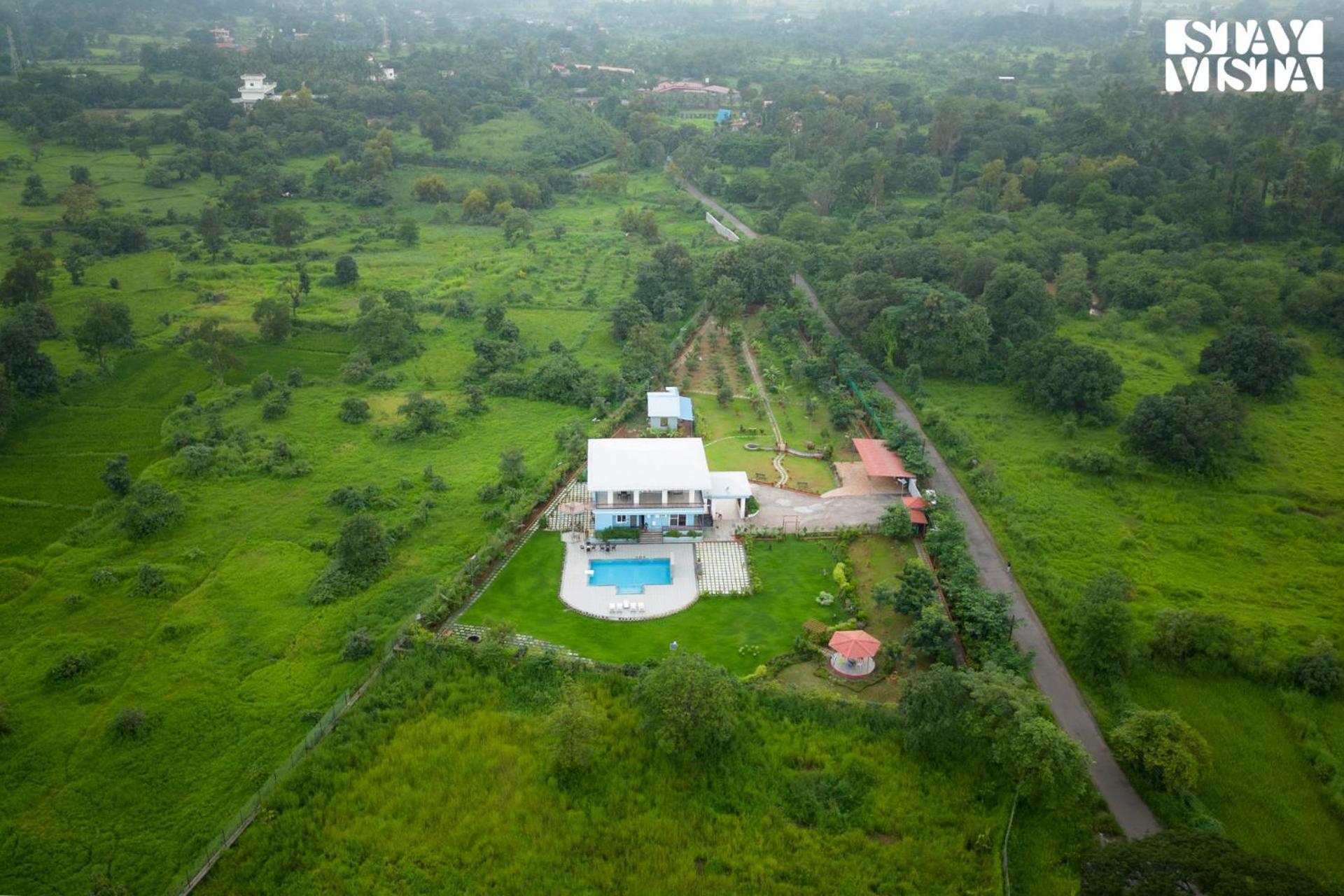 Stayvista'S Hillside Meadows - Mountainside Retreat With Farm View, Pool & Deck, Lawn & Gazebo Chinchavli エクステリア 写真