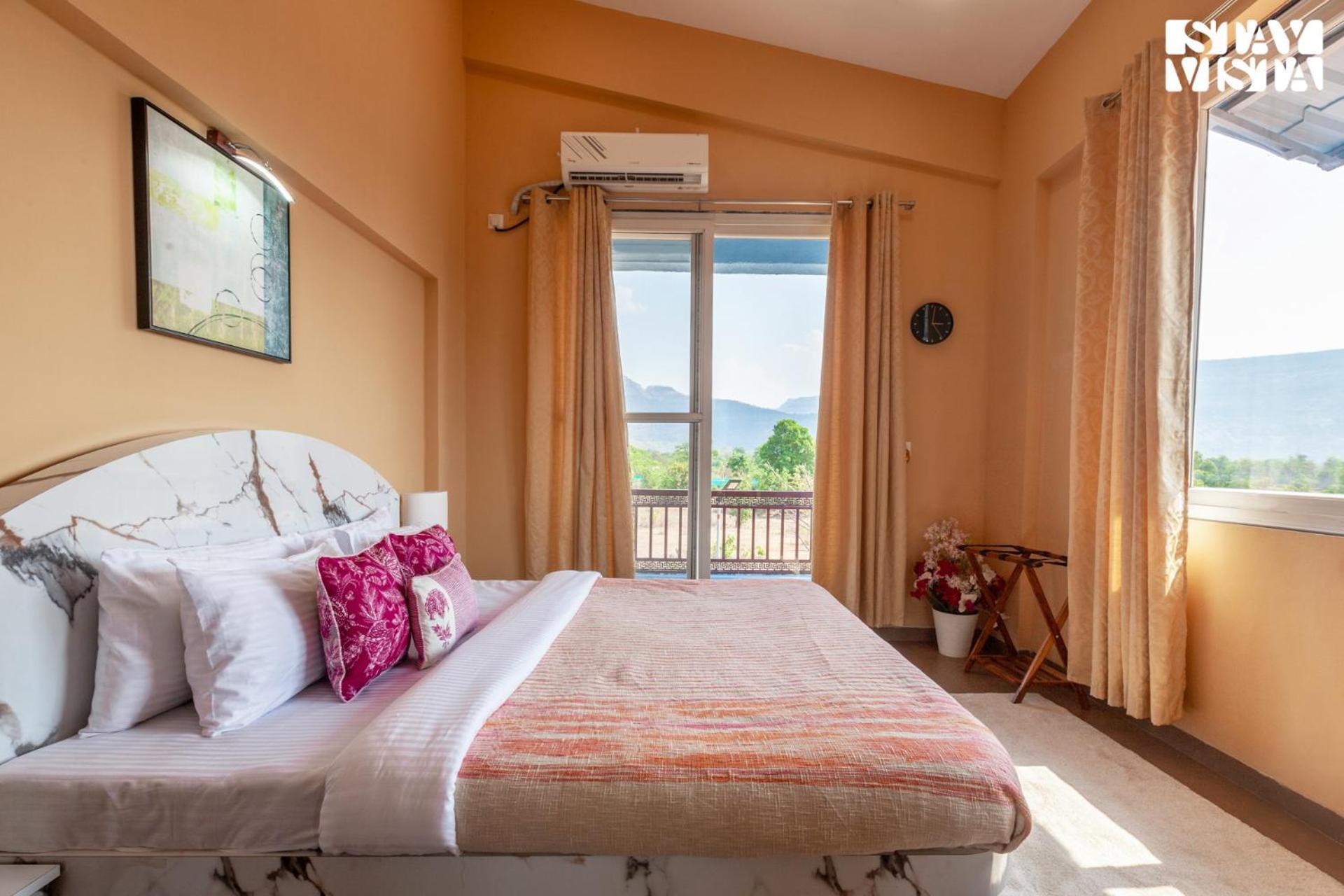 Stayvista'S Hillside Meadows - Mountainside Retreat With Farm View, Pool & Deck, Lawn & Gazebo Chinchavli エクステリア 写真