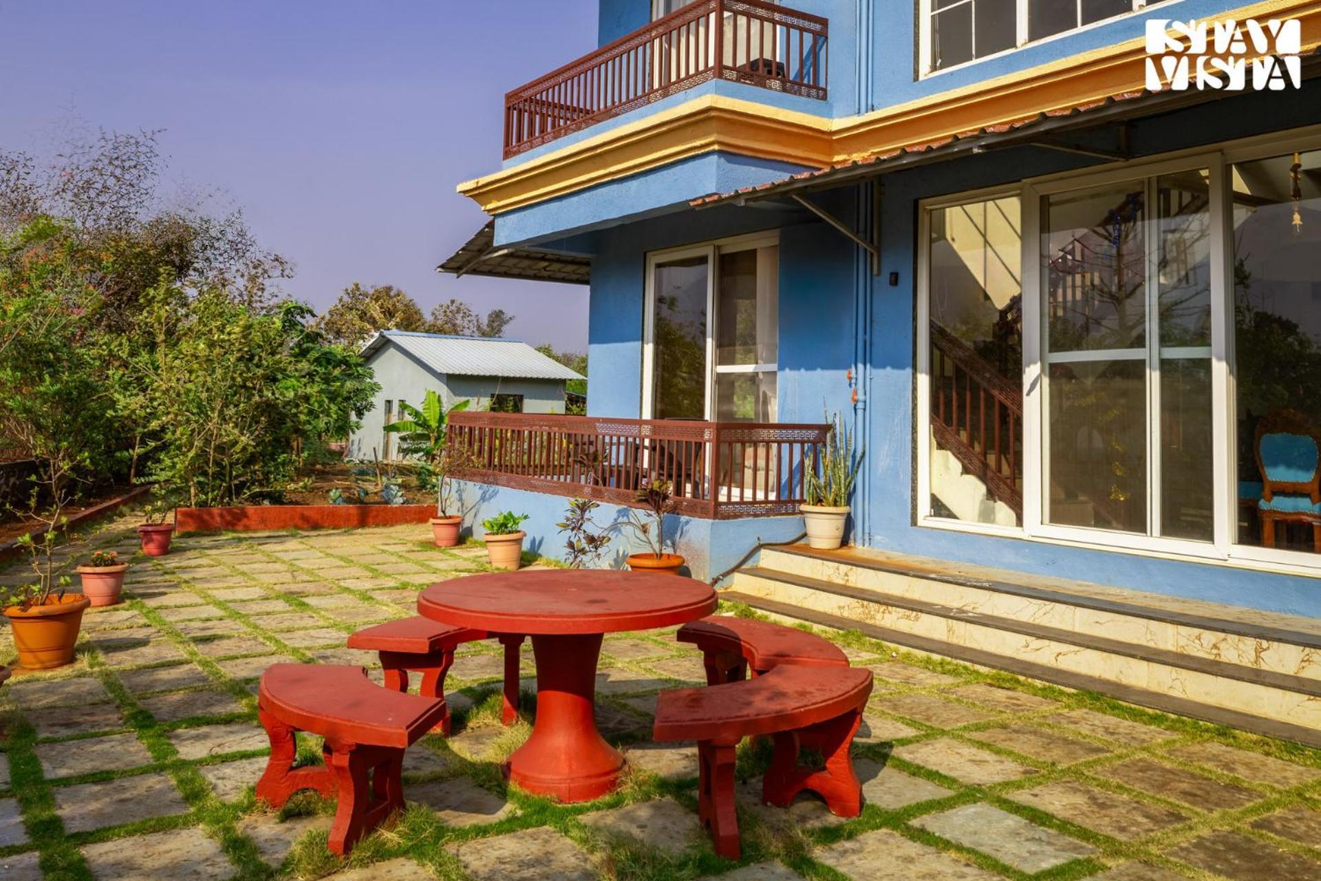Stayvista'S Hillside Meadows - Mountainside Retreat With Farm View, Pool & Deck, Lawn & Gazebo Chinchavli エクステリア 写真