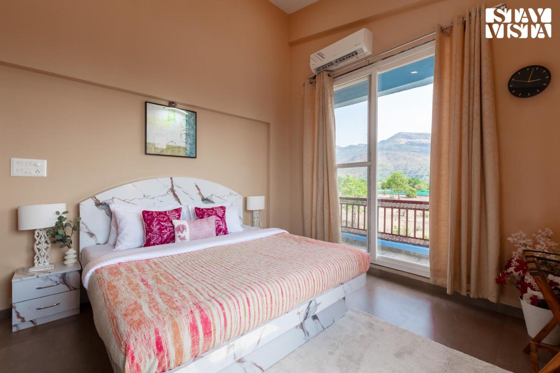 Stayvista'S Hillside Meadows - Mountainside Retreat With Farm View, Pool & Deck, Lawn & Gazebo Chinchavli エクステリア 写真