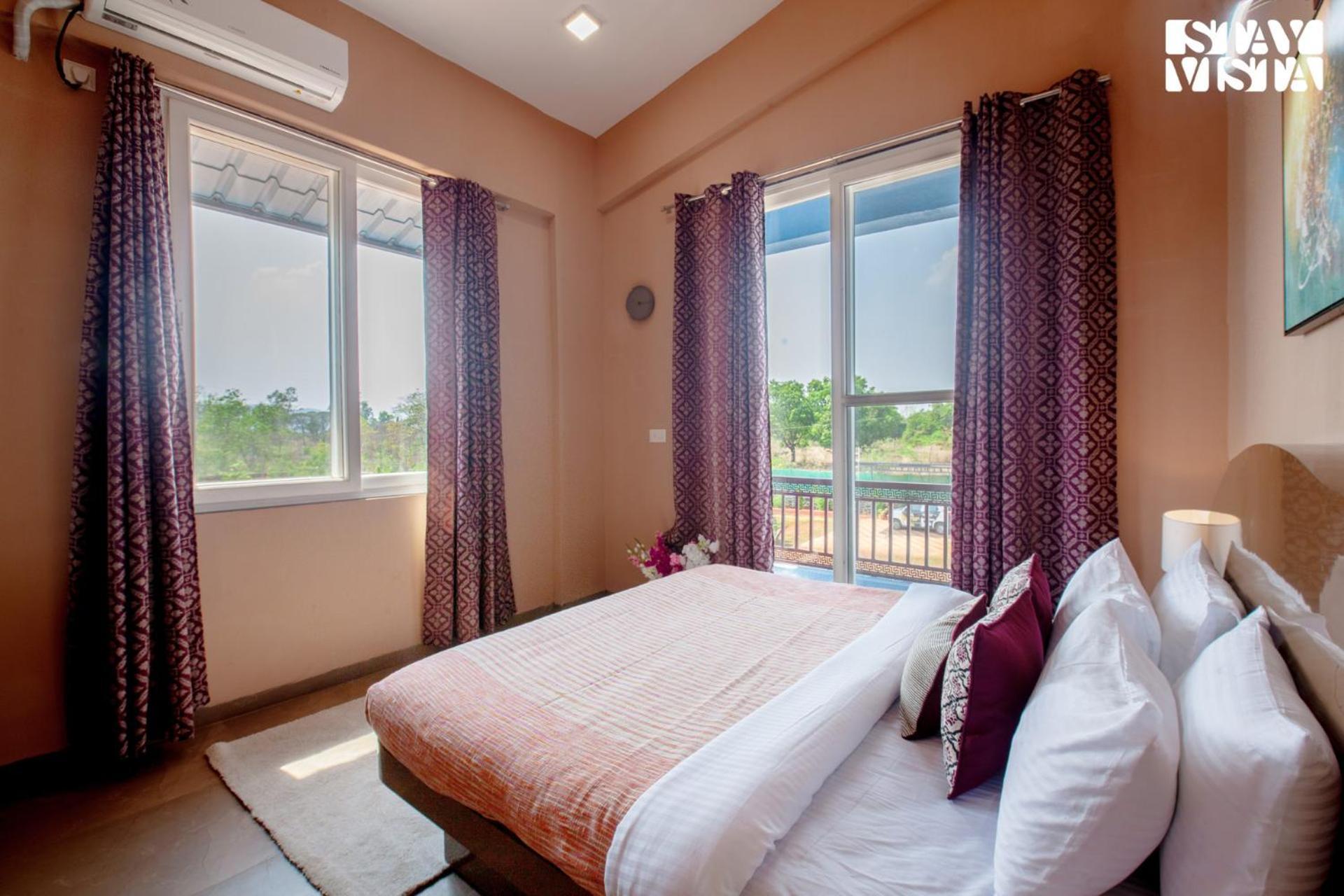 Stayvista'S Hillside Meadows - Mountainside Retreat With Farm View, Pool & Deck, Lawn & Gazebo Chinchavli エクステリア 写真