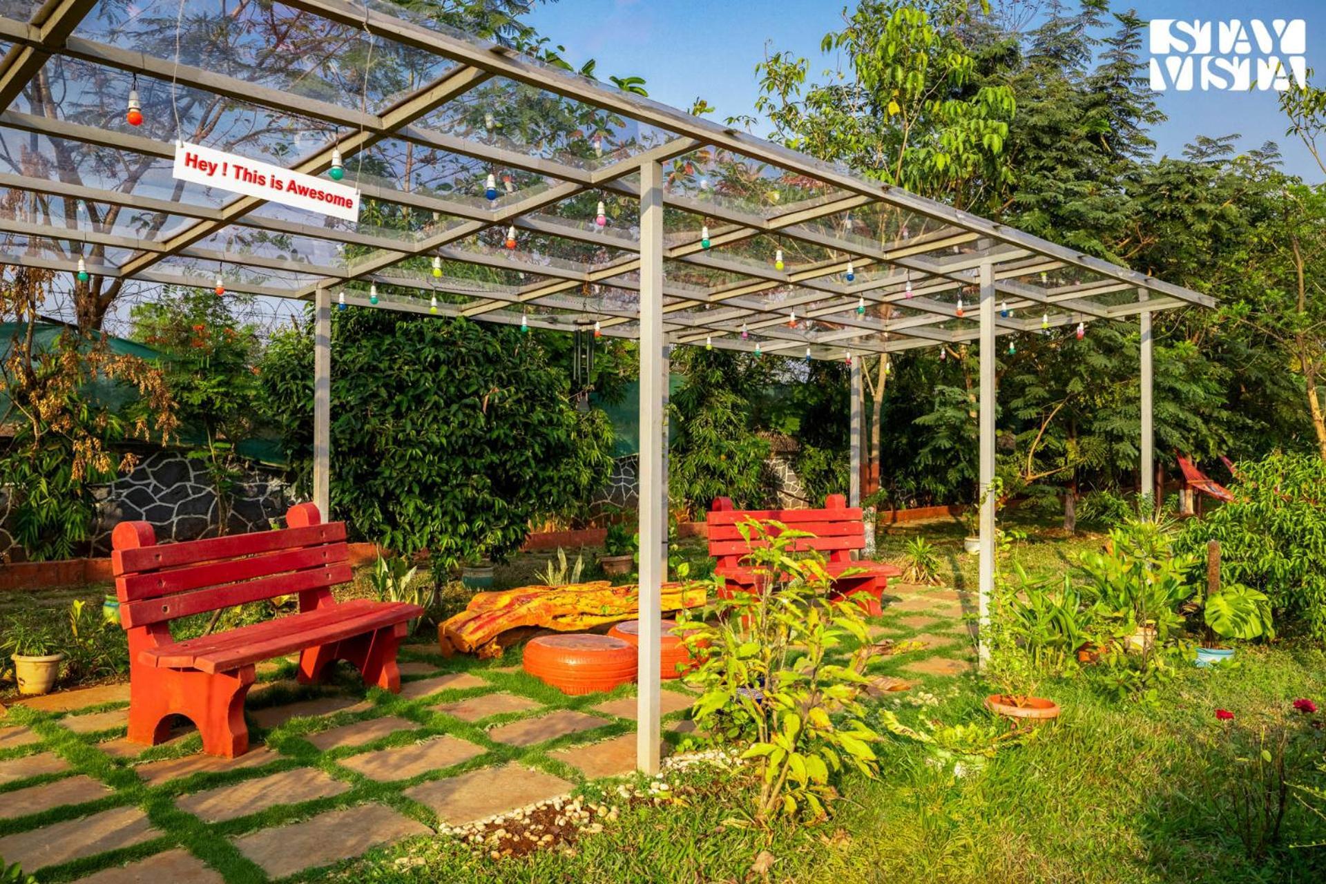 Stayvista'S Hillside Meadows - Mountainside Retreat With Farm View, Pool & Deck, Lawn & Gazebo Chinchavli エクステリア 写真